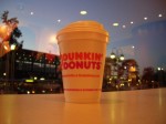 Kaffeebecher bei Dunkin' Donuts