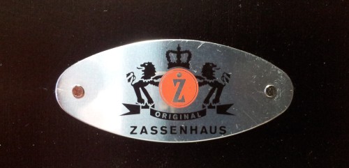 Zassenhaus Siegel auf der Kaffeemühle